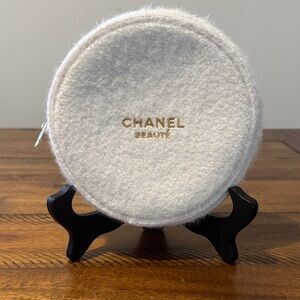Auth. GWP* CHANEL Beauté White and Gold Round Pouch